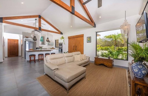 Tamarindo Villa | Spacious 5-bedroom villa with WiFi, AC in enchanting Hacienda Pinilla