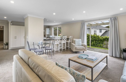 Johnsonville Maison | Spacious 5 bedroom with Garage * FIFA World Cup Base!