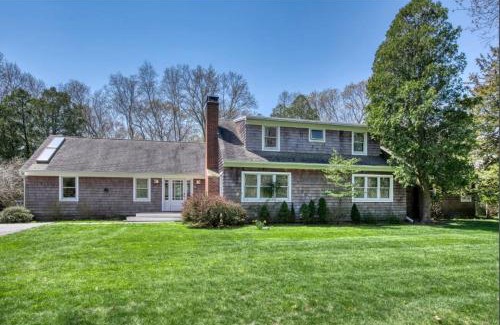 Springs Maison | Spacious 5-BR 4-Bath Pool in East Hamptons