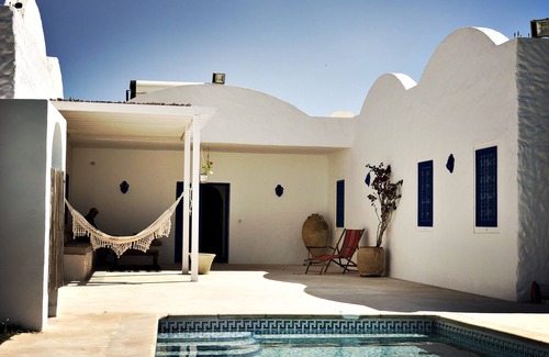Midoun Maison | Dar-Dina ; Spacieuse villa de 5 suites avec piscine à Mezraya