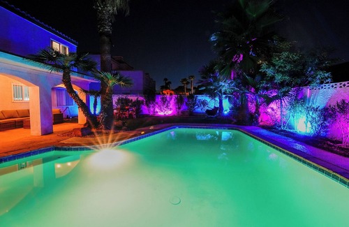Paradise Maison | Spacious 5BD 12Guest home with pool & spa just mins from Strip & Airport