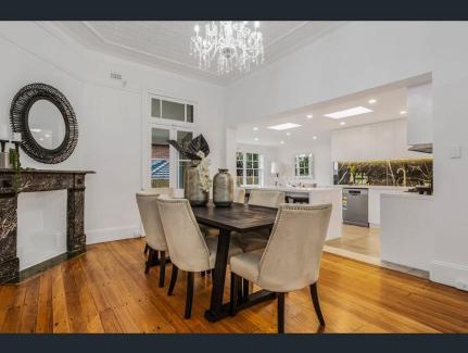 Hornsby Maison | Spacious 5BD Garden House in Hornsby close 2 train
