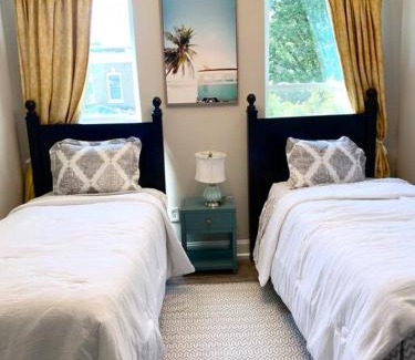 Trinidad Lit Et Petit-Déjeuner | Spacious 5BR 15 mins from Downtown -free parking!
