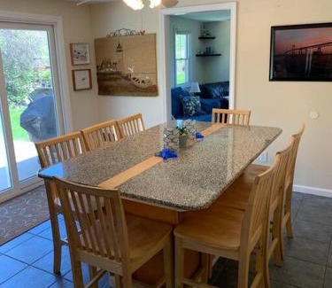 Eastward Look Maison | Spacious 5BR Beach House Vacation-walk to Scarborough!