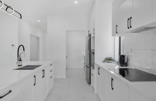 Corinda Maison | Spacious 5BR Family Home in Leafy Corinda
