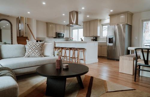 Littleton Maison | Spacious 5br Home W Hot Tub & Deck