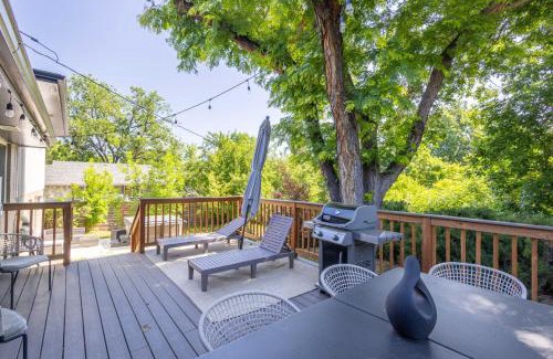 Littleton Maison | Spacious 5br Home W Hot Tub & Deck