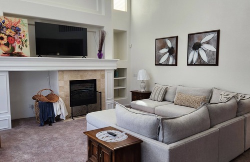 Parker Maison | 30 + Day Spacious 5-bedroom in Parker