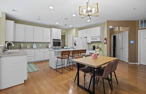 Bowie Maison | Spacious 5BR Retreat w/Piano & Pool Table – Near DC & Baltimore