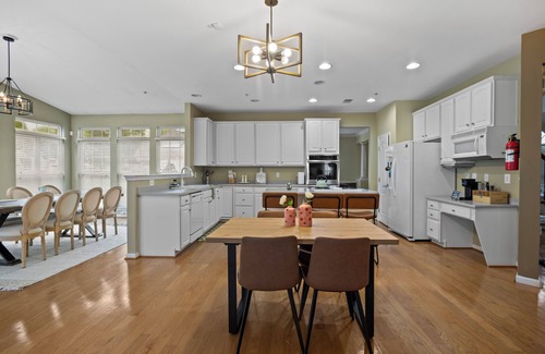 Bowie Maison | Spacious 5BR Retreat w/Piano & Pool Table – Near DC & Baltimore
