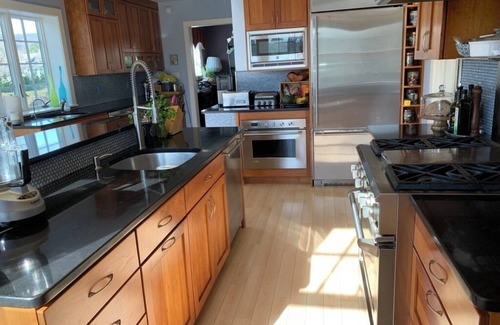 Montclair Maison | Spacious 6-bed, 4 bath colonial Montclair house: walk to restaurants & NYC train