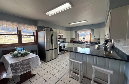 Sextonville Maison | Spacious 6-bedroom house in the hills of the Driftless Area