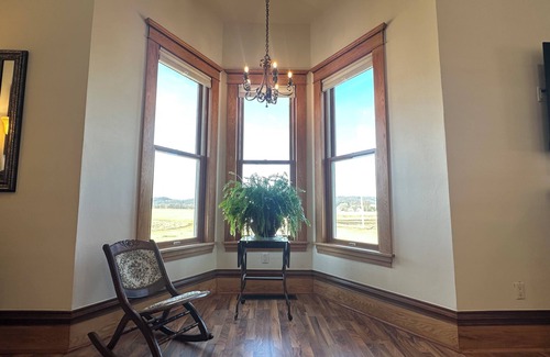 Sextonville Maison | Spacious 6-bedroom house in the hills of the Driftless Area