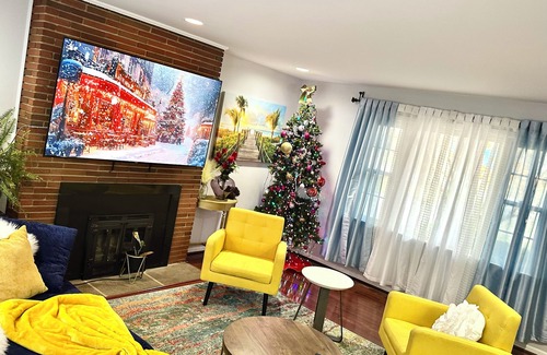 Wheaton-Glenmont Maison | Spacious 6-bedroom house in charming Silver Spring with WiFi, AC