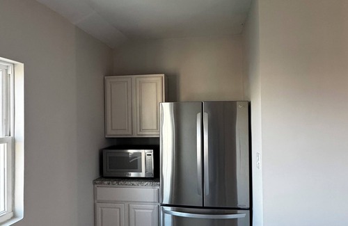 New Brighton Maison | Spacious 6-bedroom house in charming Staten Island with WiFi