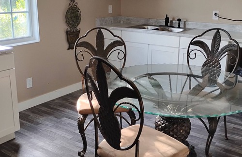 Byron Appartement | Spacious 6-bedroom apartment with WiFi, AC in delightful Byron