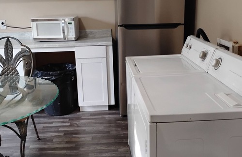 Byron Appartement | Spacious 6-bedroom apartment with WiFi, AC in delightful Byron