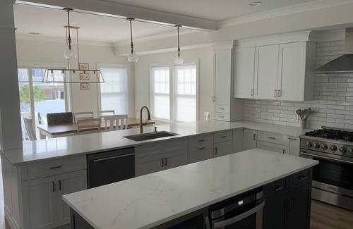 Ortley Beach Maison | Spacious 6-bedroom house 7 from the ocean with heated built in pool