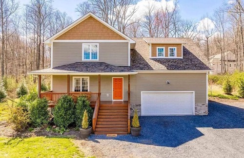 Nellysford Maison | Spacious 6-bedroom house in Mtns of Nellysford Spacious and Private AC, WiFi