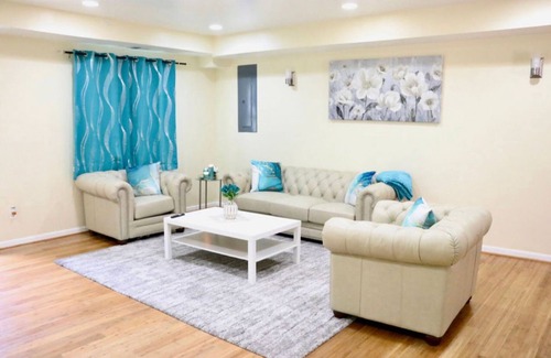 Lower Central NE Maison | Spacious 6-bedroom house with AC, WiFi in awesome Washington