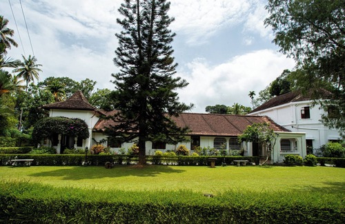 Udunuwara Maison | Spacious 6-bedroom heritage & wellness bungalow in Kandy with AC culinary class