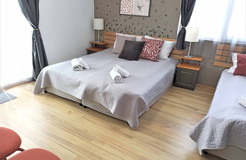 Pomorie Maison | Spacious 6-bedroom house with AC and WiFi in Pomorie, 5 min walk to the beach.