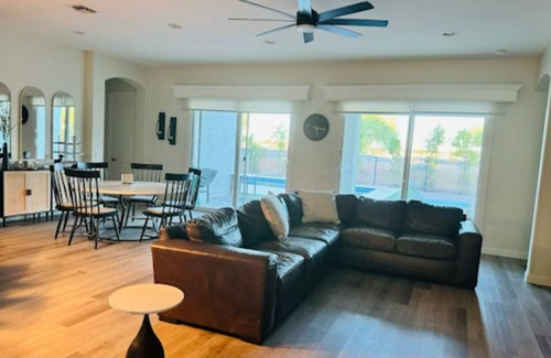 Queen Creek Maison | Spacious 6-bedroom house with a pool, AC, WiFi in beautiful Queen Creek!