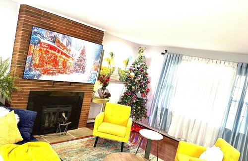 Wheaton-Glenmont Maison | Spacious 6-bedroom house in charming Silver Spring with WiFi, AC