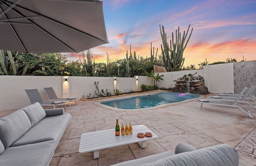 Piedra Plat Villa | Spacious 6-bedroom Villa with Pool. Sleeps 15