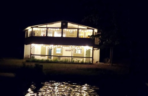 Gray Maison | Spacious 6-bedroom waterfront home with WiFi, in beautiful Gray.