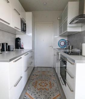 Jarvenpaa Appartement | Spacious 68m2 apartment with fabulous forest view and aircon