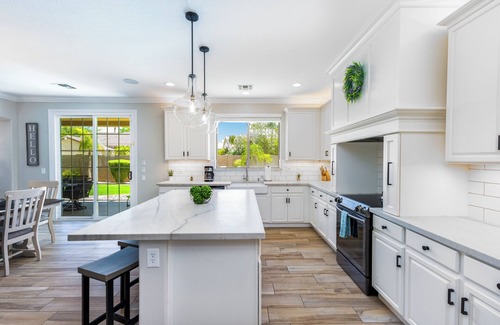 San Tan Ranch Maison | Spacious 6BR Luxury Oasis: Heated Pool, Hot Tub, Game Room & Prime Location!