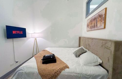 Near South Side Appartement | Spacious 6BR Luxury Suite Perfect for Groups Near McCormick Place and Soldier Field