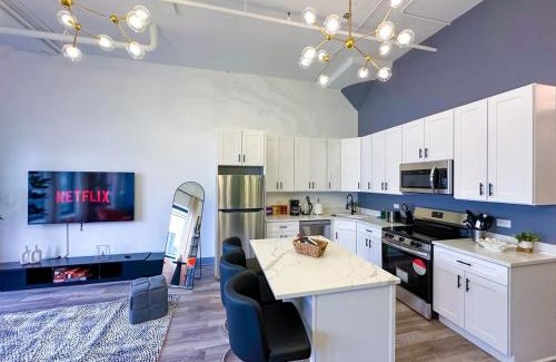 Near South Side Appartement | Spacious 6BR Luxury Suite Perfect for Groups Near McCormick Place and Soldier Field
