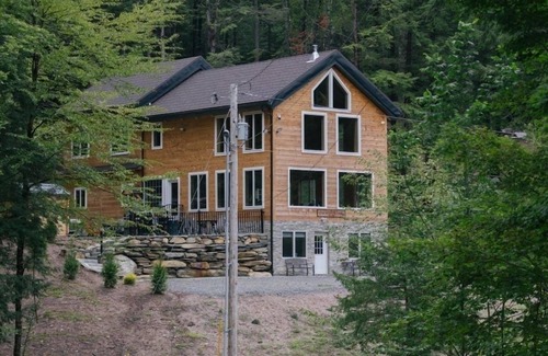 Grafton Cabine | Spacious 7-bedroom cabin in charming Grafton with fitness room, sauna & hot tub