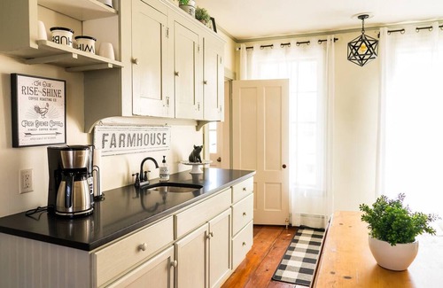 Boscawen Maison | Spacious 7-bedroom Historic Country Inn near Concord