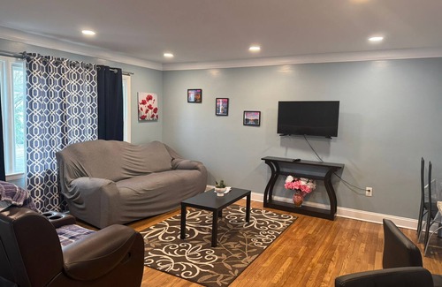 Suitland Maison | Spacious 7-bedroom house in enchanting Camp Springs with AC, WiFi