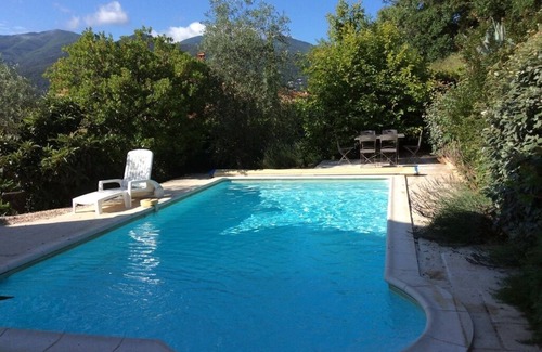 Ceret Villa | Villa de 3 chambres avec grande piscine privée dans le jardin spacieux et vue sur la montagne