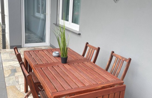 Kleinbreitenbach Appartement | Spacious 80 m² vacation apartment with terrace for 4 people
