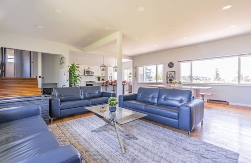 SeaTac Maison | Spacious 8BR 4BA home, 5-min from SeaTac Int'l