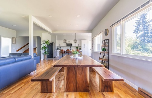 SeaTac Maison | Spacious 8BR 4BA home, 5-min from SeaTac Int'l