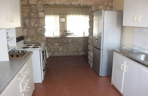 Etosha Maison | Spacious 9-bedroom building in wonderful Otavi with AC