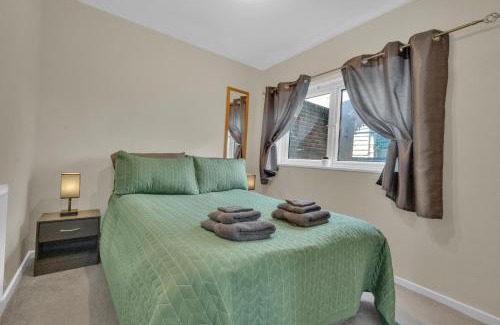West Hill Appartement | Spacious 9-Person Stay with Free Parking in London