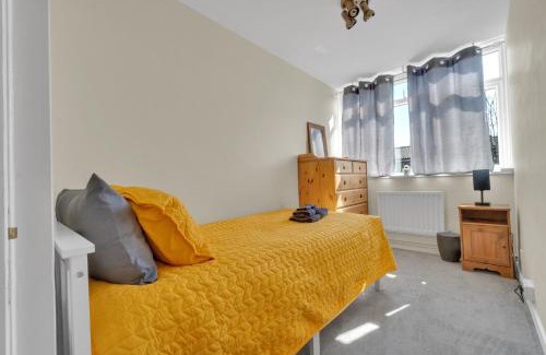 West Hill Appartement | Spacious 9-Person Stay with Free Parking in London