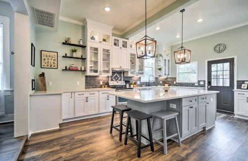Gonzales Maison | Spacious Abode, Walk to Texas Heroes Square!