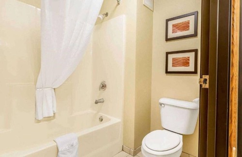 Carbon Cliff Maison | Spacious accommodations in East Moline !!