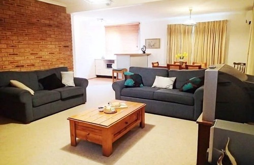Jindabyne Maison | Hébergement spacieux dans le centre-ville, idéal pour une réunion de groupe