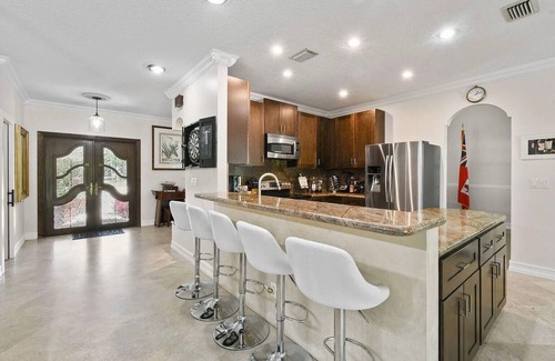 Hunt Club Maison | Spacious Acre Retreat in Exclusive Gated community