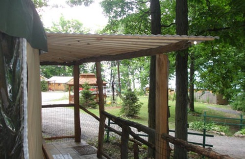 Trumansburg Cabine | Yourte spacieuse et aérée pour glamping en tout confort!