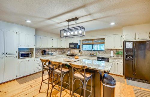 Alexander City Maison | Spacious Alexander City Retreat with Private Dock!
